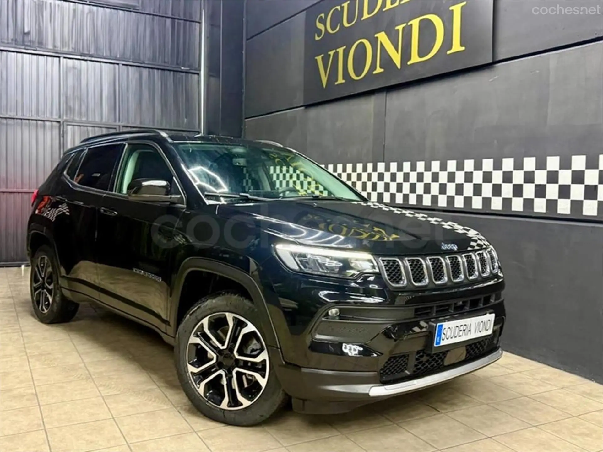 Jeep Compass 4xe Limited 2023 en la exposición de Scuderia Viondi