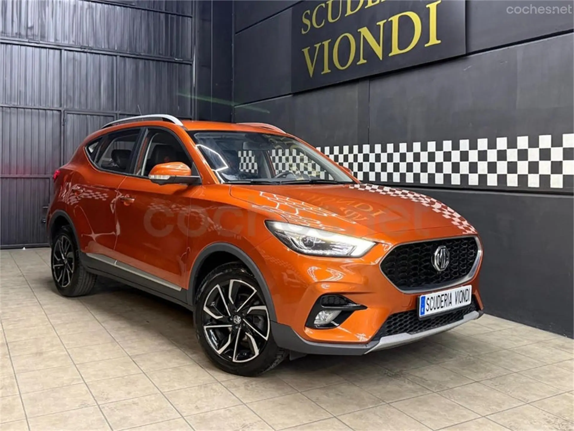 MG ZS Luxury 2023 en la exposición de Scuderia Viondi
